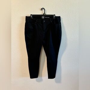 Signature by Levi Strauss & Co. Gold Women's Modern Skinny Jeans Plus Size Women